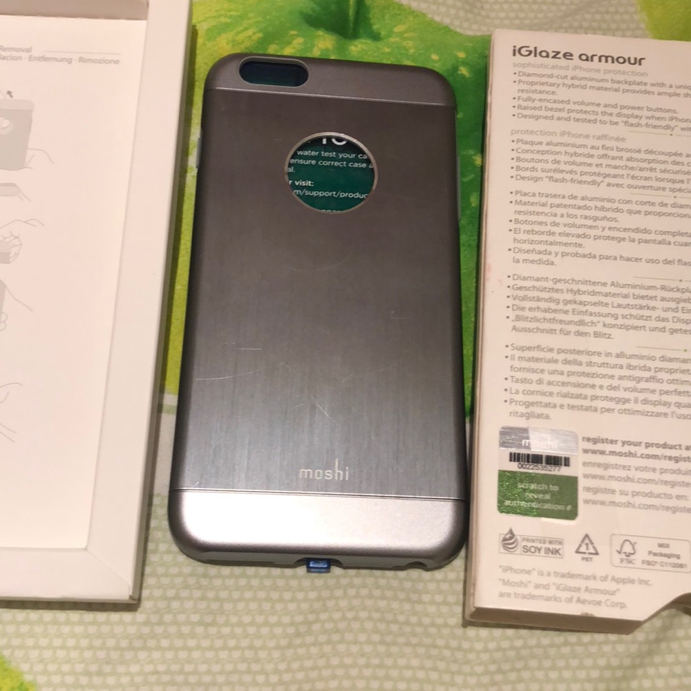 Moshi metallic case in the box